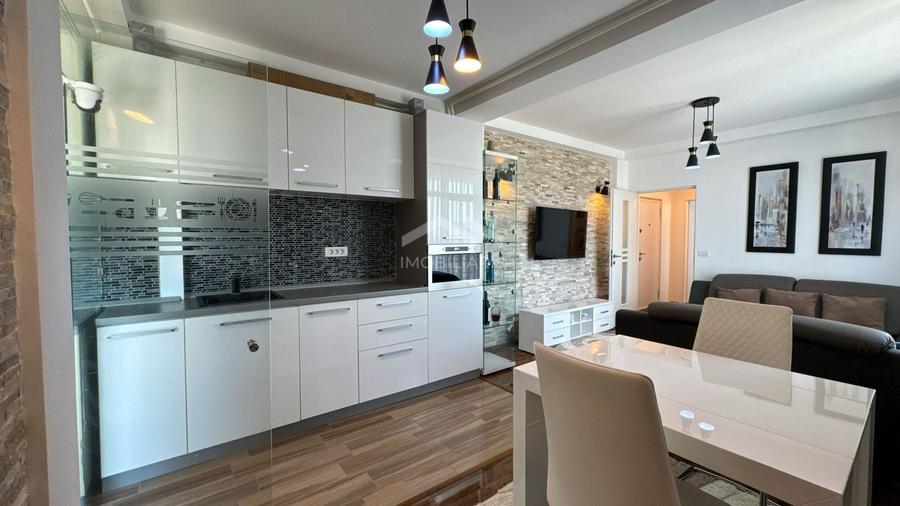 Apartament cu 2 camere decomandat, mobilat în Central