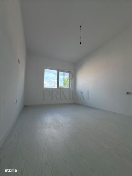 Casă cu 4 camere decomandat în Central