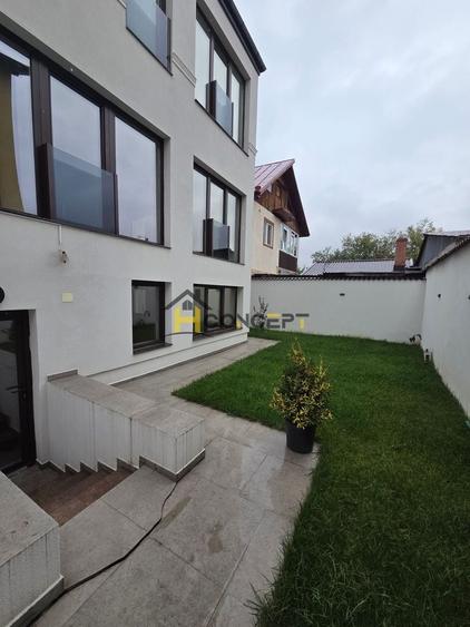 Casă individuală cu 5 camere cu Canalizare în Theodor Pallady