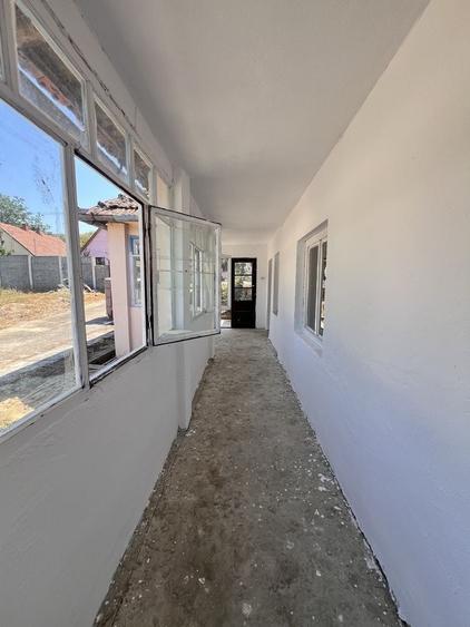 Casă cu 3 camere semidecomandat în Cuvin
