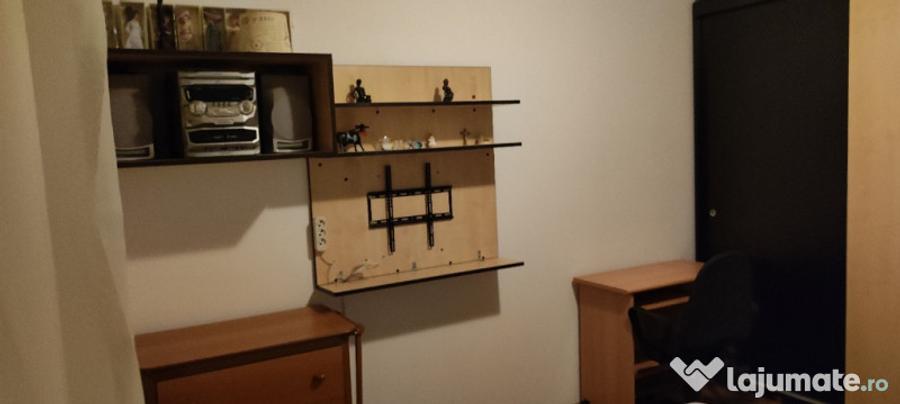 Apartament cu 2 camere decomandat în Roșu