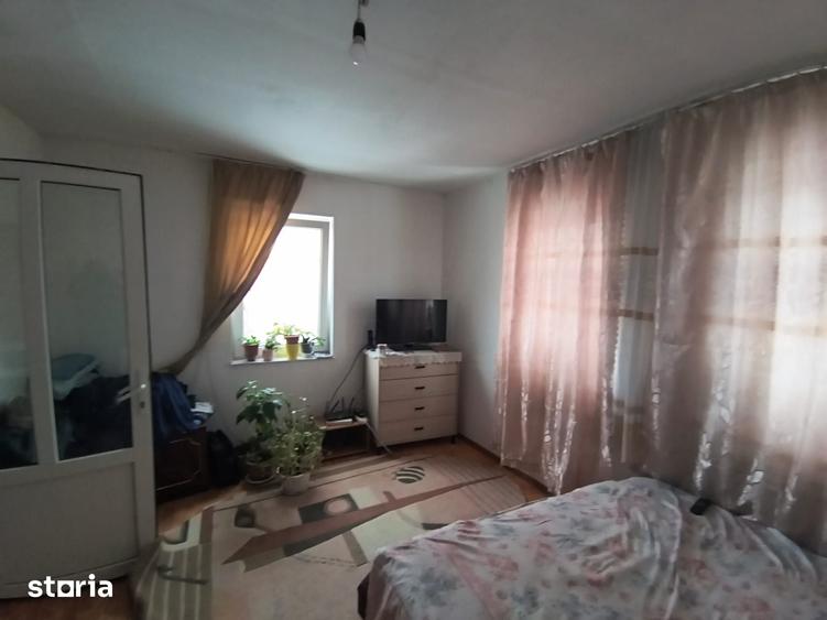 Casă cu 4 camere cu Teren 1500 Mp în Adâncata