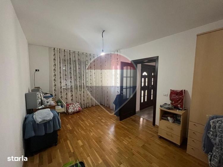 Casă cu 4 camere cu Teren 300 Mp în Central