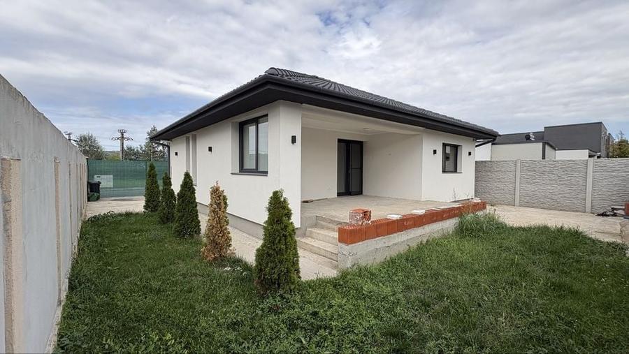 Casă cu 3 camere în Exterior Vest