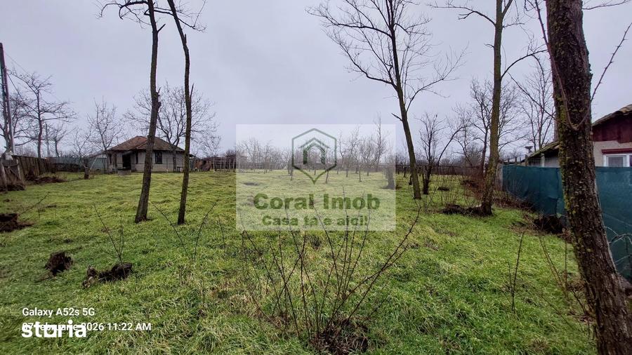 Casă cu 2 camere cu Teren 2016 Mp în Traian