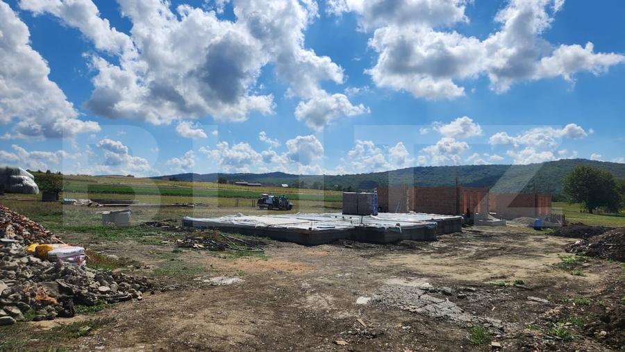 Casă individuală cu 4 camere cu Canalizare în Corunca