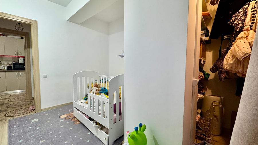 Apartament cu 3 camere decomandat în Jiului