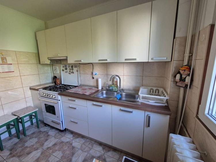 Apartament cu 3 camere circular, mobilat în Berceni