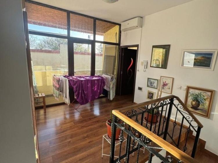 Casă cu 5 camere cu Teren 100 Mp în Rahova