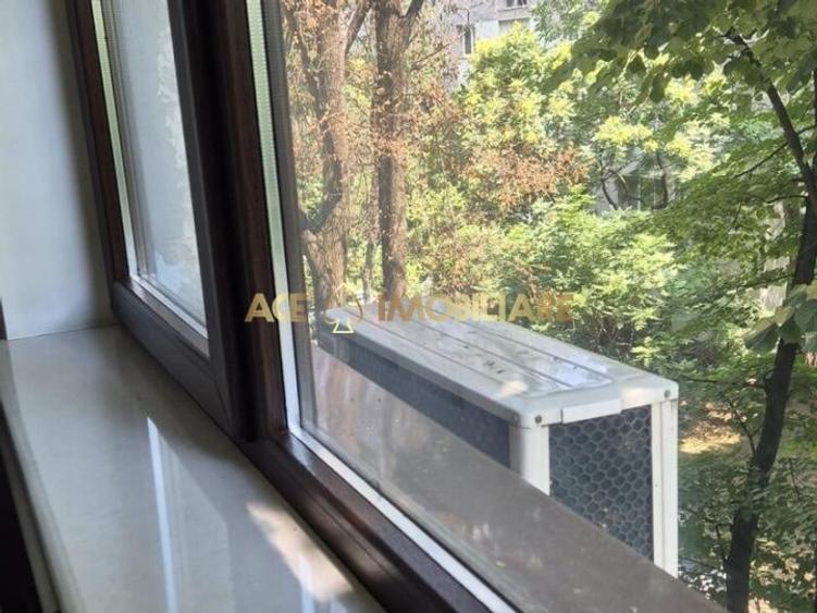Apartament cu 3 camere semidecomandat, mobilat în Giurgiului
