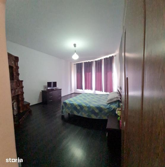 Casă cu 7 camere cu Teren 8000 Mp în Cosmești