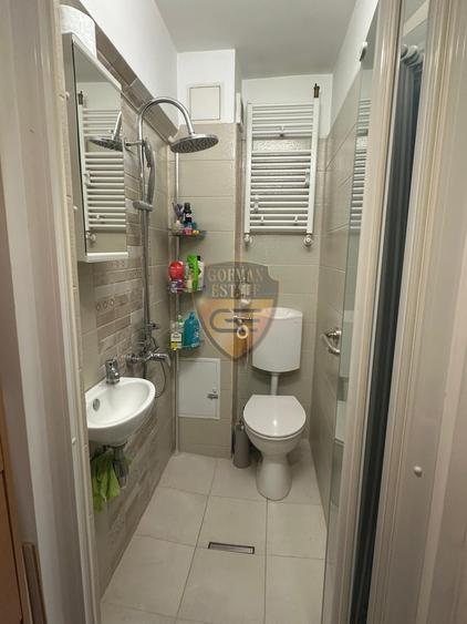 Apartament cu 4 camere decomandat, mobilat în Energia