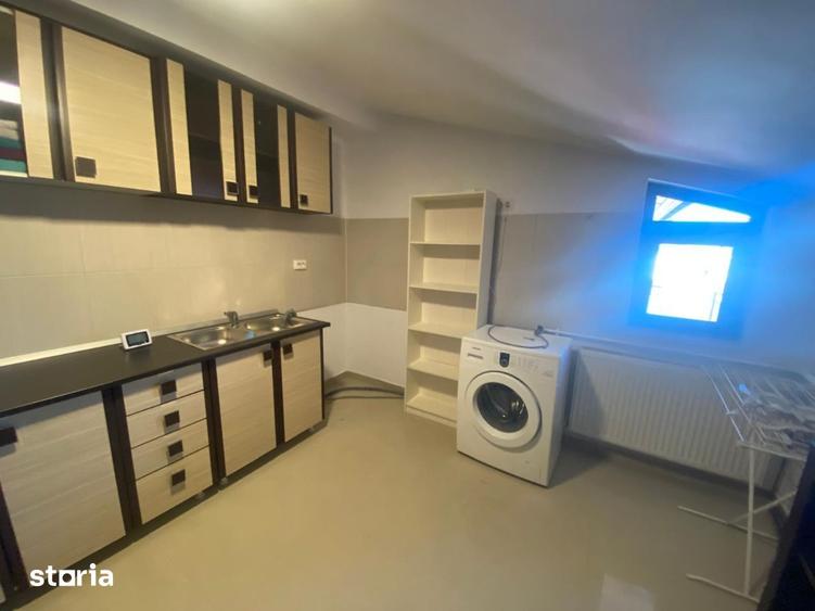 Casă cu 9 camere cu Teren 305 Mp în Colentina