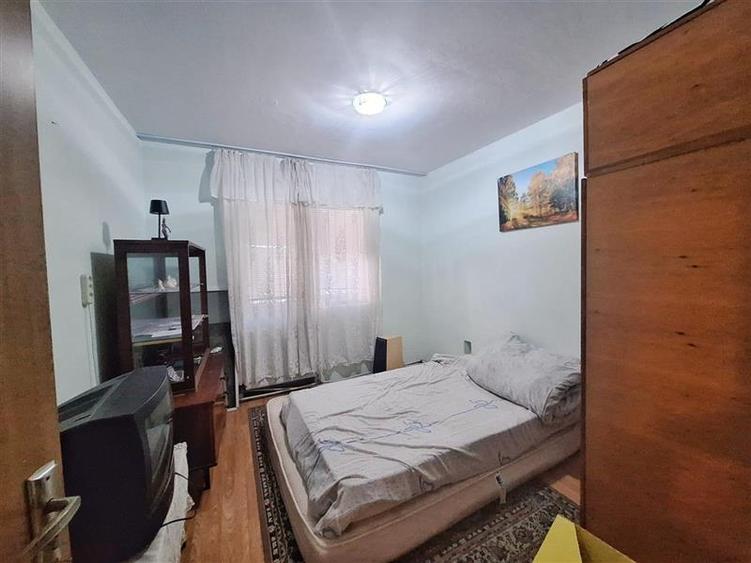Apartament cu 3 camere decomandat în Milcov