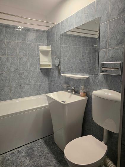 Apartament cu 3 camere decomandat, mobilat în Drumul Sării