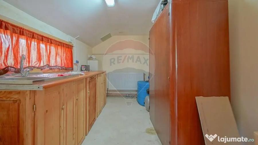 Casă cu 3 camere cu Teren 8100 Mp în Ucea