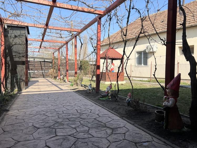 Casă individuală cu 3 camere cu Piscina în Săcălaz