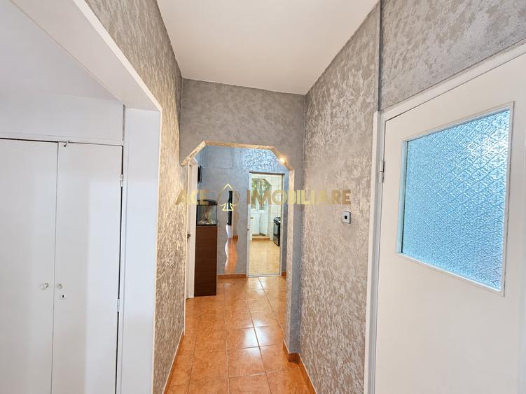 Apartament cu 3 camere decomandat, mobilat în Berceni
