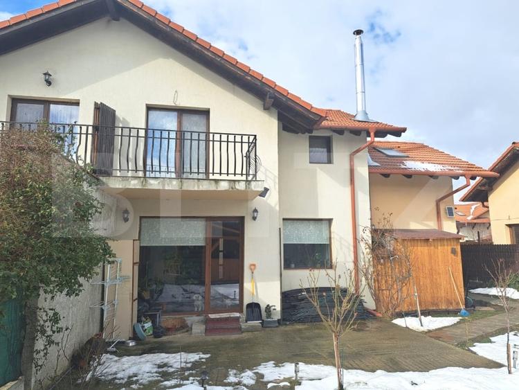 Duplex cu 4 camere cu Canalizare în Sânpetru