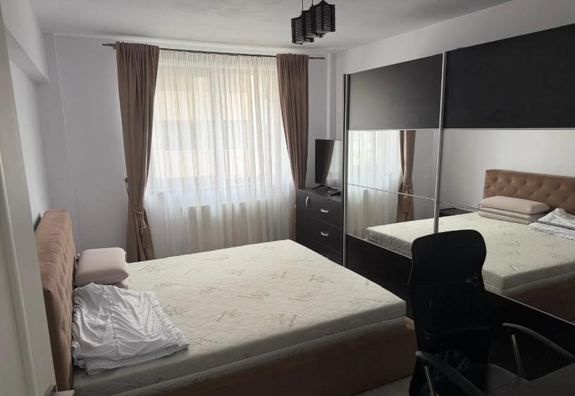 Apartament cu 3 camere decomandat, mobilat în Central