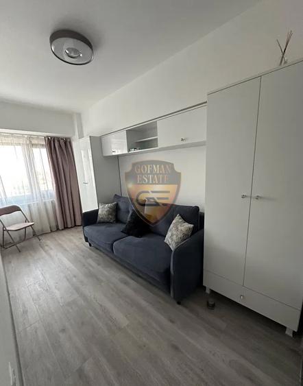 Apartament cu 4 camere decomandat, mobilat în Casa de Cultură