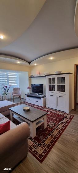 Apartament cu 4 camere decomandat în Central