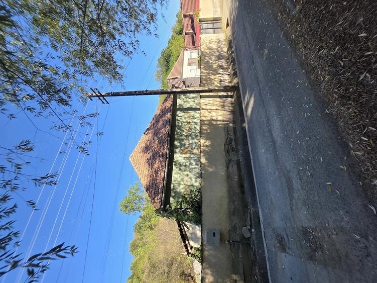 Casă cu Teren 100 Mp în Pianu
