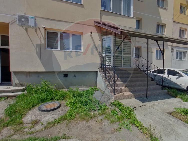 Spațiu comercial, de 64 mp, în Central