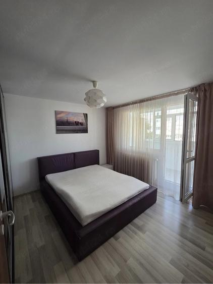 Apartament cu 3 camere decomandat în Titan