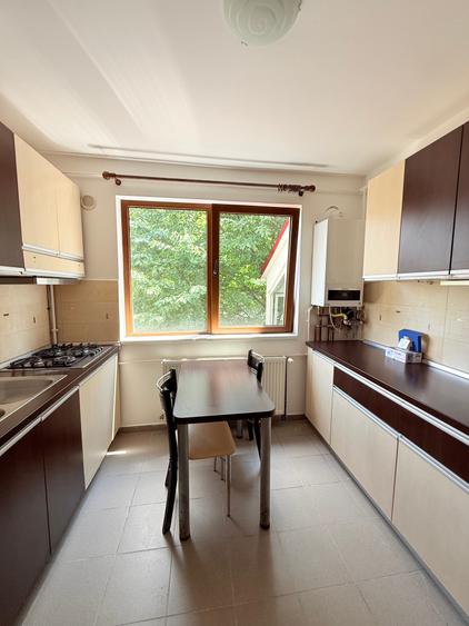 Apartament cu 4 camere decomandat în Lacul Morii