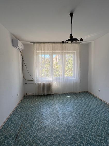 Apartament cu 3 camere decomandat în Ozana