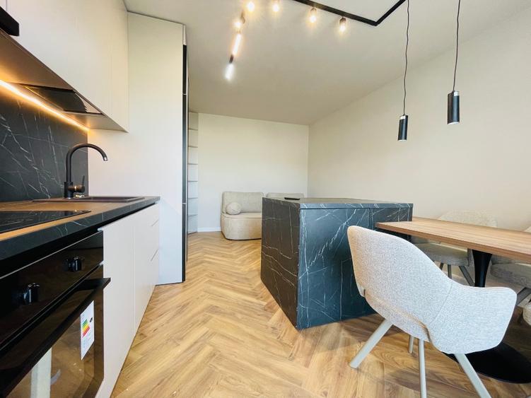 Apartament cu 3 camere semidecomandat în Florești