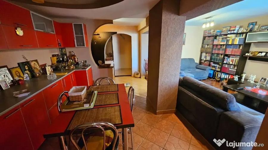Apartament cu 4 camere decomandat în Găvana