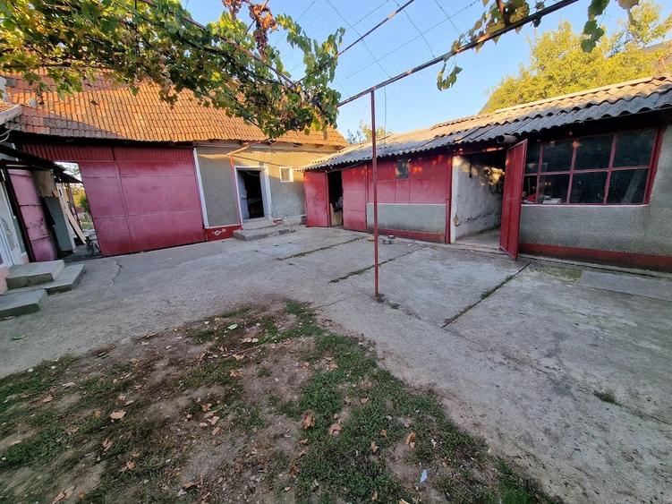 Casă cu Teren 1400 Mp în Săbolciu