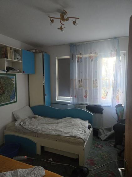 Apartament cu 3 camere decomandat în Titan