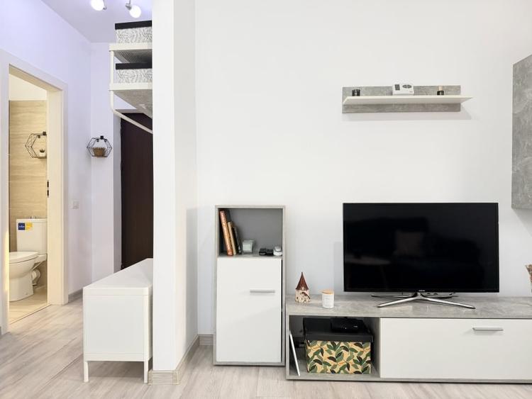 Apartament cu 2 camere decomandat, mobilat în Girocului