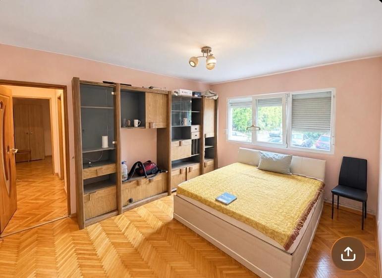Apartament cu 4 camere semidecomandat, mobilat în Dacia