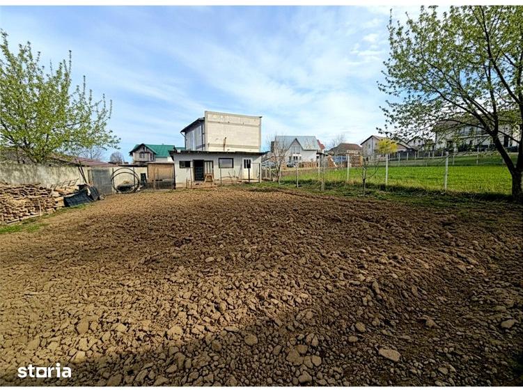 Casă cu 5 camere cu Teren 1000 Mp în Șcheia