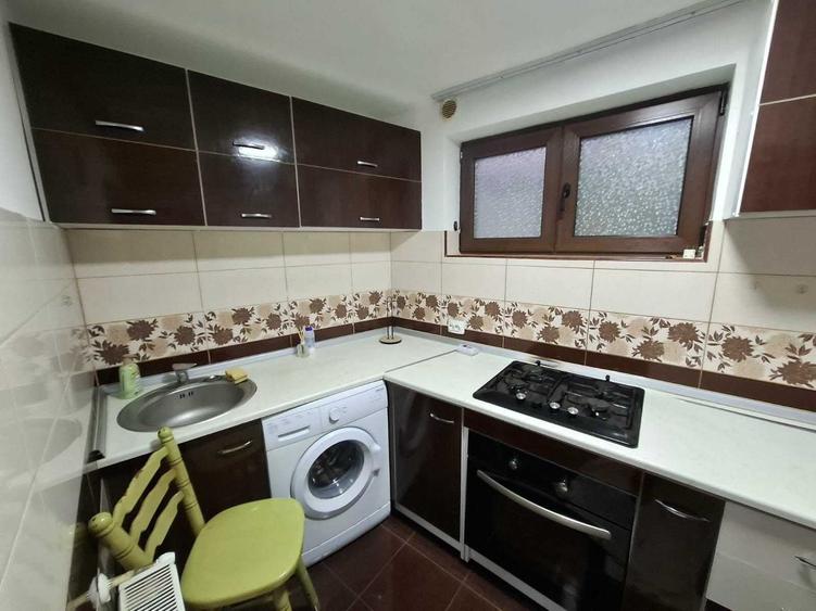 Casă cu 2 camere cu Teren 100 Mp în Schei