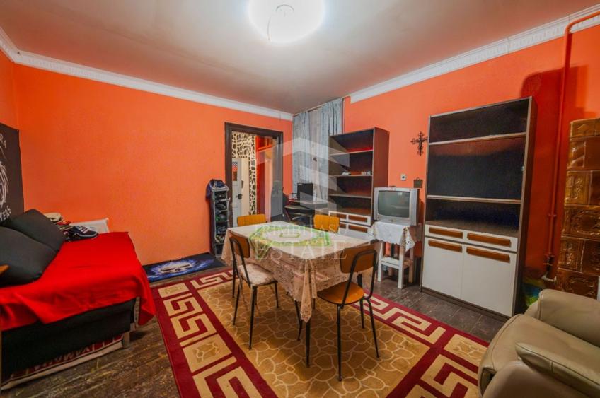 Apartament cu 3 camere semidecomandat, mobilat în Dâmbovița