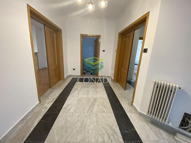 Casă individuală cu 13 camere cu Piscina în Cotroceni