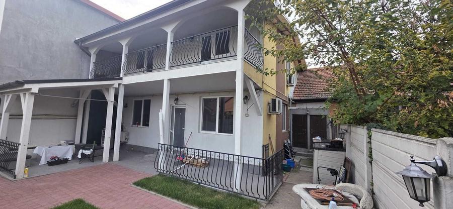 Casă cu 4 camere în Decebal