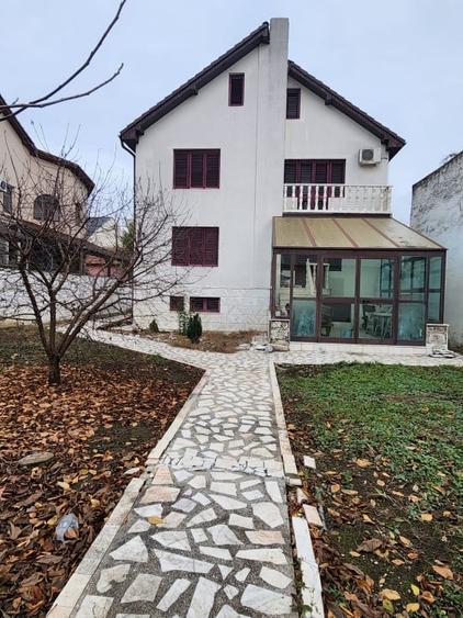 Casă individuală cu 5 camere cu Piscina în Crișan