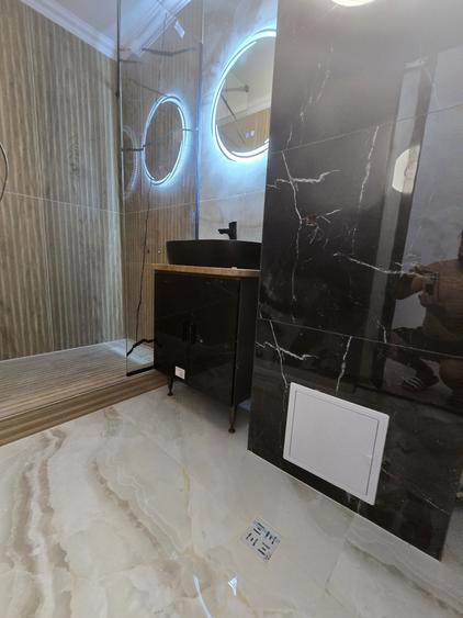 Apartament cu 3 camere decomandat în Exterior Vest