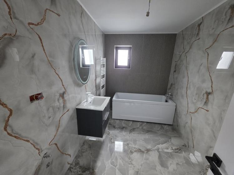 Casă individuală cu 3 camere cu Canalizare în Valu lui Traian