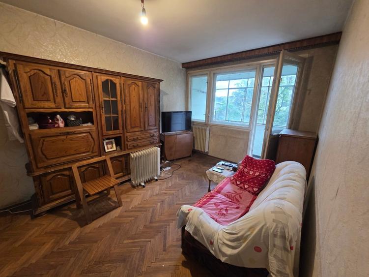 Apartament cu 3 camere decomandat în Basarabia