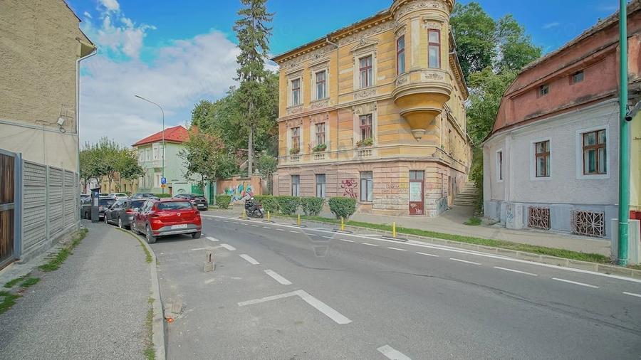 Casă cu 4 camere cu Teren 1048 Mp în Brașovul Vechi