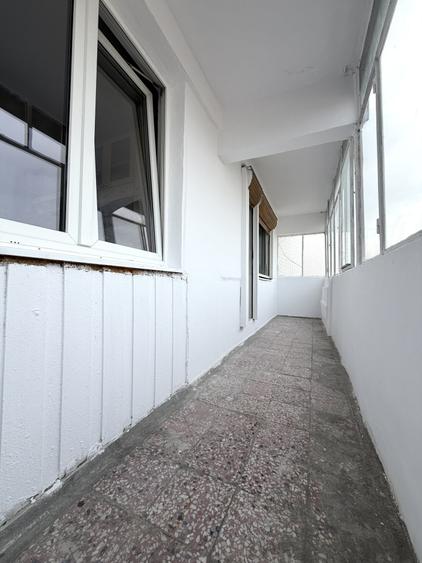 Apartament cu 3 camere semidecomandat în Punctele Cardinale