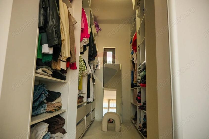 Casă cu 4 camere cu Teren 574 Mp în Central