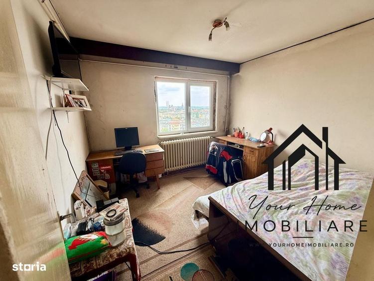 Apartament cu 3 camere semidecomandat în Craiovița Nouă